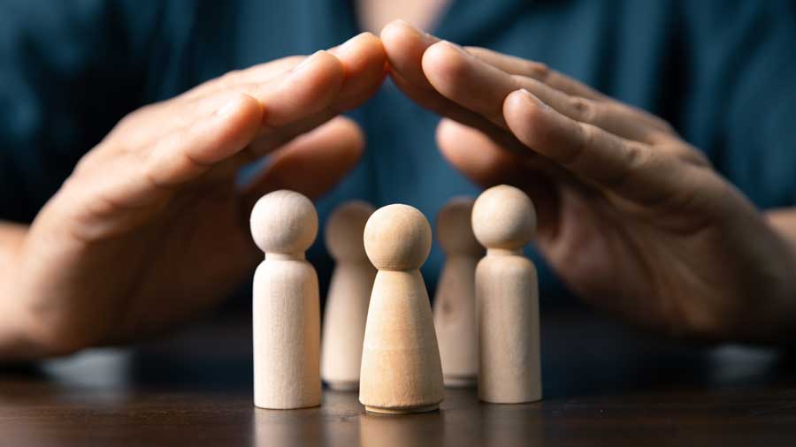 Hands for a protective roof over wooden figures